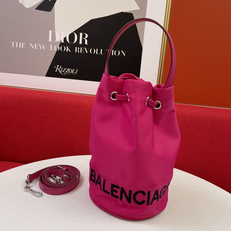 Ba*len*cia*ga bucket bags